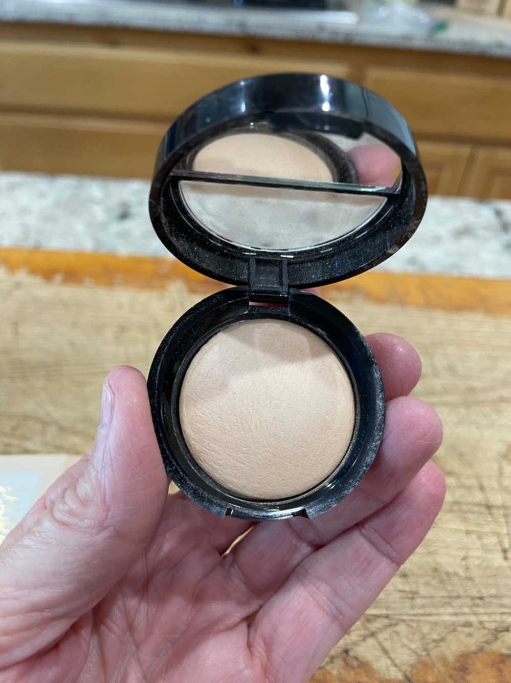 Laura Gellar baked highlighter - Picture 4 of 6
